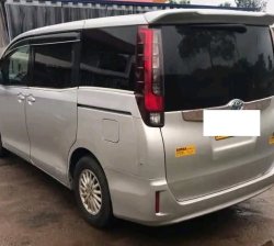 Toyota Noah hybrid igurishwa