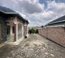 Inzu ikodeshwA remera mushumba mwiza