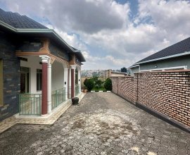 Inzu ikodeshwA remera mushumba mwiza