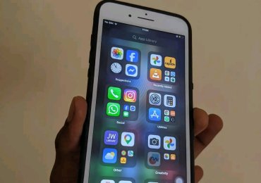 🔥 Iphone 8plus 64GB igurishwa iOS 16.7 & battery healthy 100%   Price negotiable   ☎️☎️whtsap call 0789715955