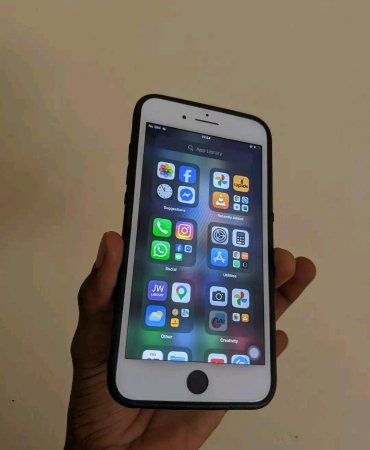 🔥 Iphone 8plus 64GB igurishwa iOS 16.7 & battery healthy 100%   Price negotiable   ☎️☎️whtsap call 0789715955