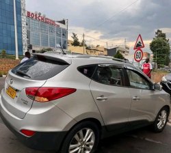 Hyundai Tucson 2011 automatic Diesel price 11M call or Whatsapp 0788393175