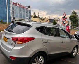 Hyundai Tucson 2011 automatic Diesel price 11M call or Whatsapp 0788393175