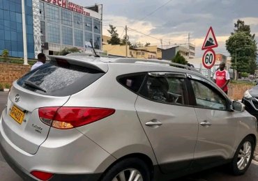 Hyundai Tucson 2011 automatic Diesel price 11M call or Whatsapp 0788393175