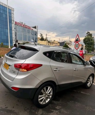 Hyundai Tucson 2011 automatic Diesel price 11M call or Whatsapp 0788393175