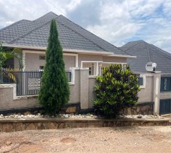 Iyinzu iragurishwa 75M   kicukiro kabeza ☎️0783208231