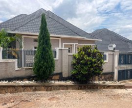 Iyinzu iragurishwa 75M   kicukiro kabeza ☎️0783208231