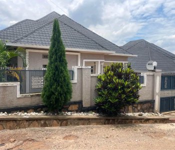 Iyinzu iragurishwa 75M   kicukiro kabeza ☎️0783208231