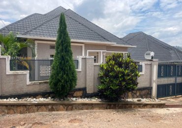 Iyinzu iragurishwa 75M   kicukiro kabeza ☎️0783208231